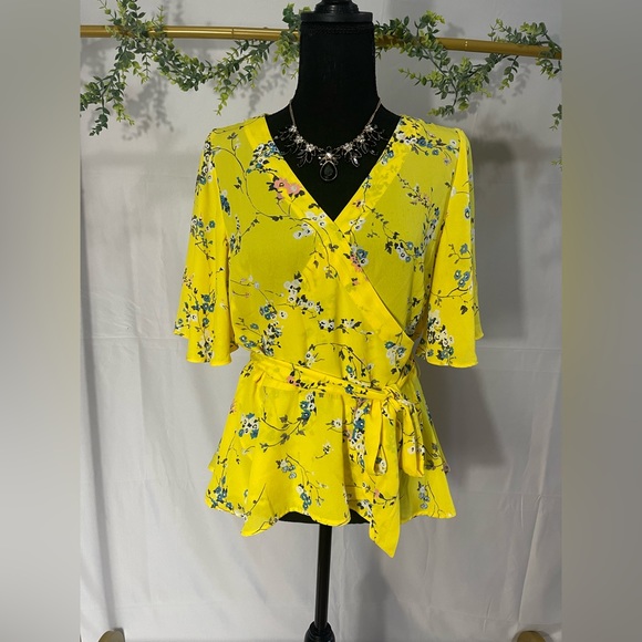 ♻️DISPONIBLE ♻️
✨NEW LOFT PETITE Floral Wrap Peplum Blouse✨ - Picture 2 of 8
